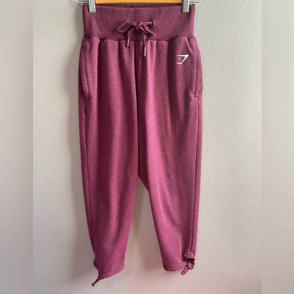 Gymshark high waisted cropped joggers in heather purple. Size Small.